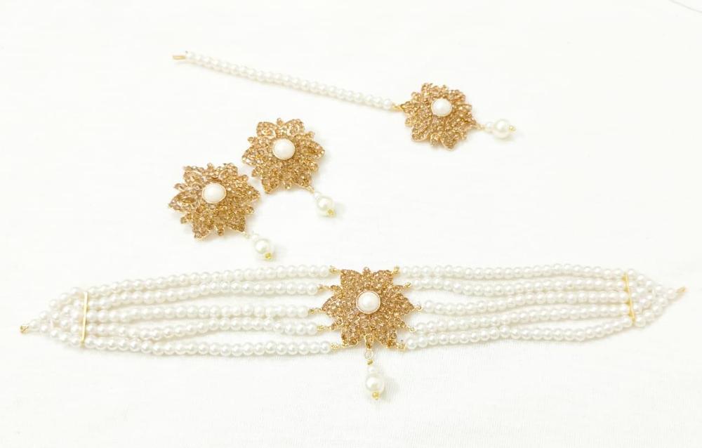 Elegant Pearl Flower Necklace Set for Women - Image 2